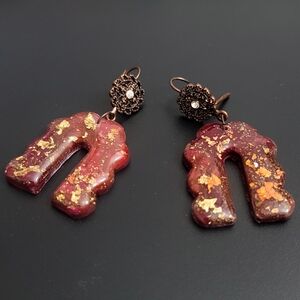 Elegant Gold and Brown Earrings